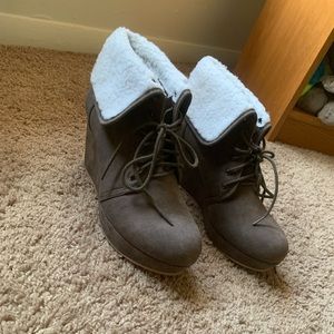 Wedge booties with fur